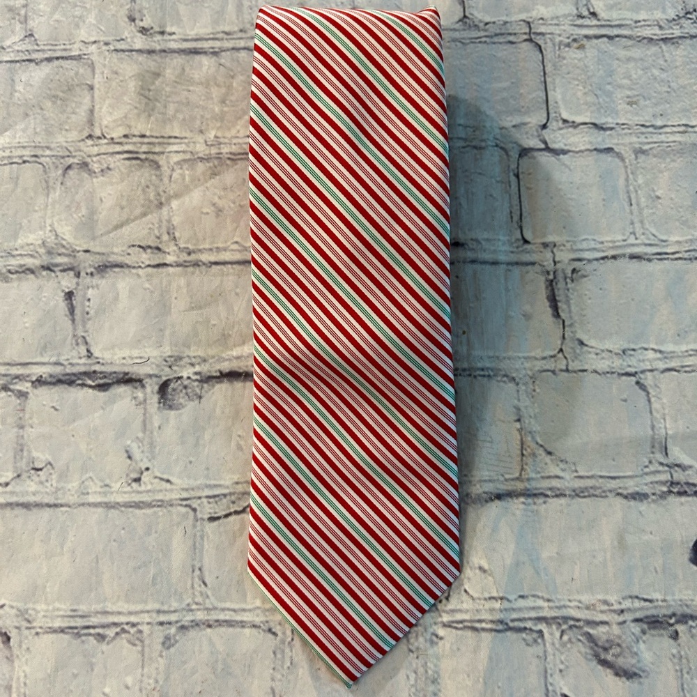 HALLMARK HOLIDAY TRADITIONS MEN’S  RED/GREEN & WHITE STRIPED CHRISTMAS  TIE